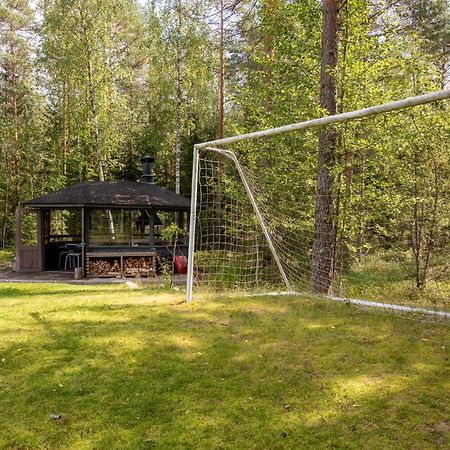 Sirpa'S Artistic Nuuksio Retreat With Heated Pool Villa Espoo Bagian luar foto