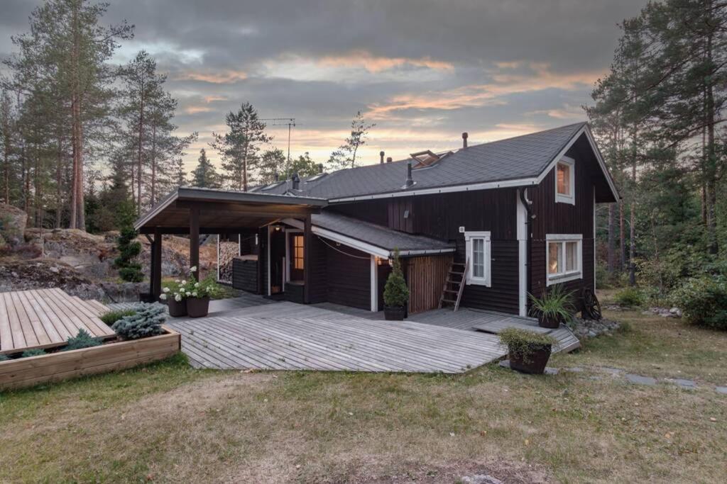 Sirpa'S Artistic Nuuksio Retreat With Heated Pool Villa Espoo Bagian luar foto