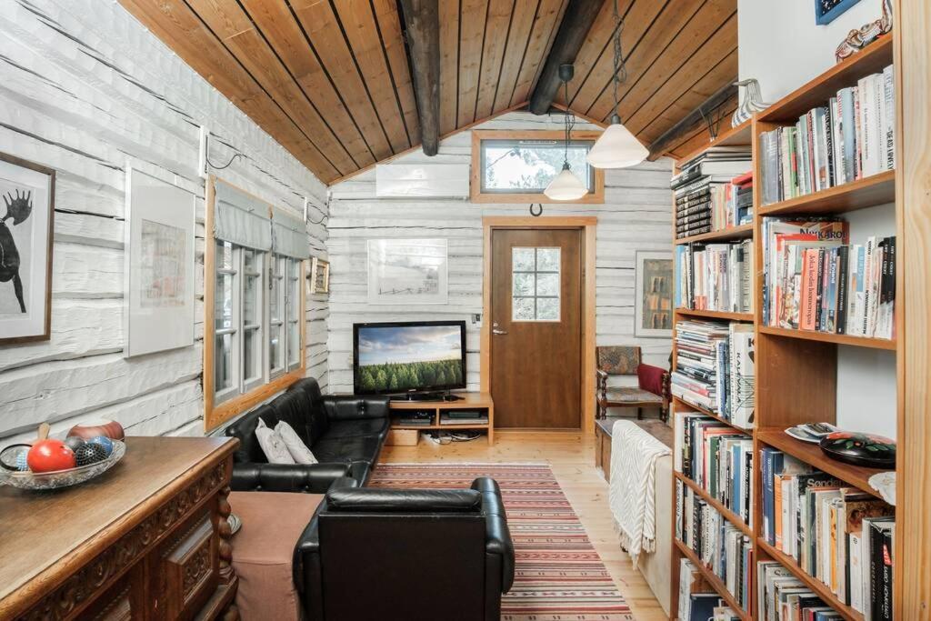 Sirpa'S Artistic Nuuksio Retreat With Heated Pool Villa Espoo Bagian luar foto