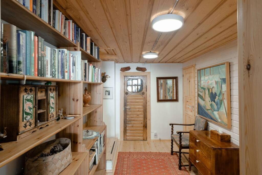 Sirpa'S Artistic Nuuksio Retreat With Heated Pool Villa Espoo Bagian luar foto