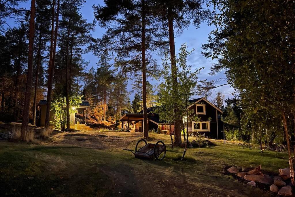 Sirpa'S Artistic Nuuksio Retreat With Heated Pool Villa Espoo Bagian luar foto
