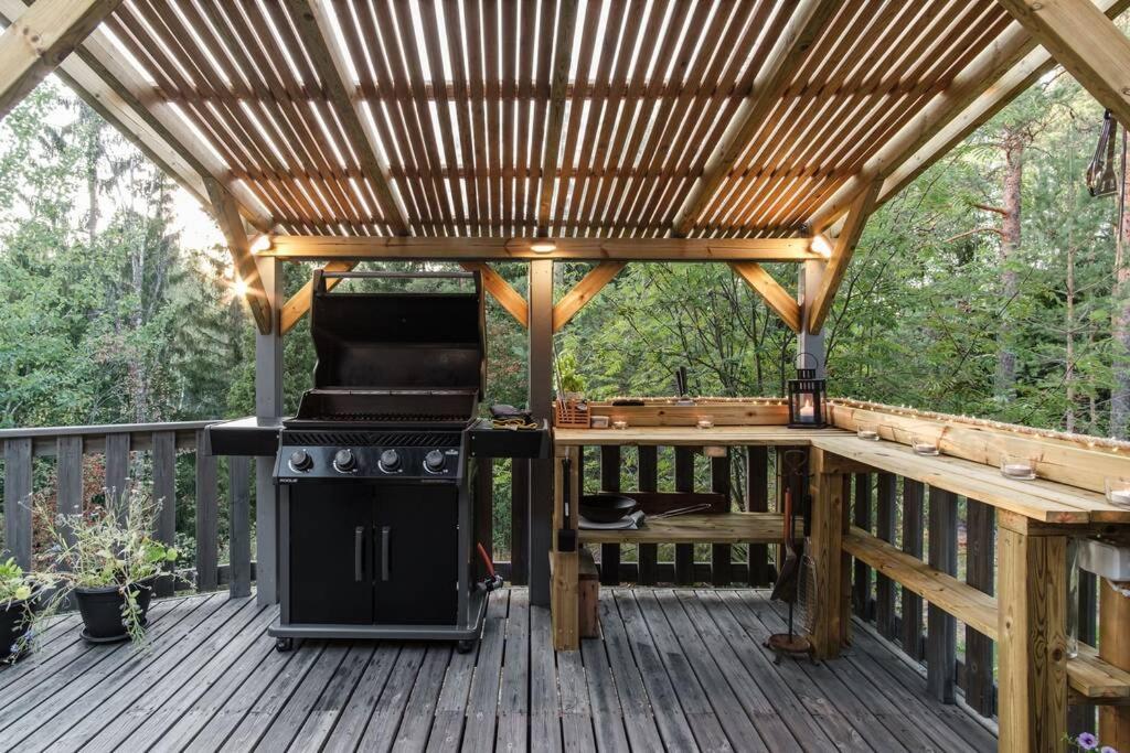 Sirpa'S Artistic Nuuksio Retreat With Heated Pool Villa Espoo Bagian luar foto
