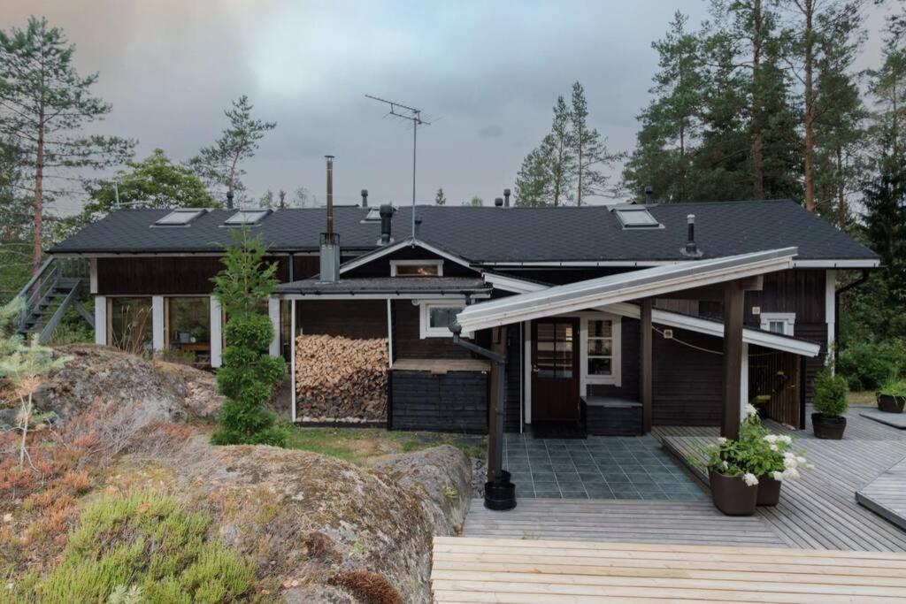 Sirpa'S Artistic Nuuksio Retreat With Heated Pool Villa Espoo Bagian luar foto