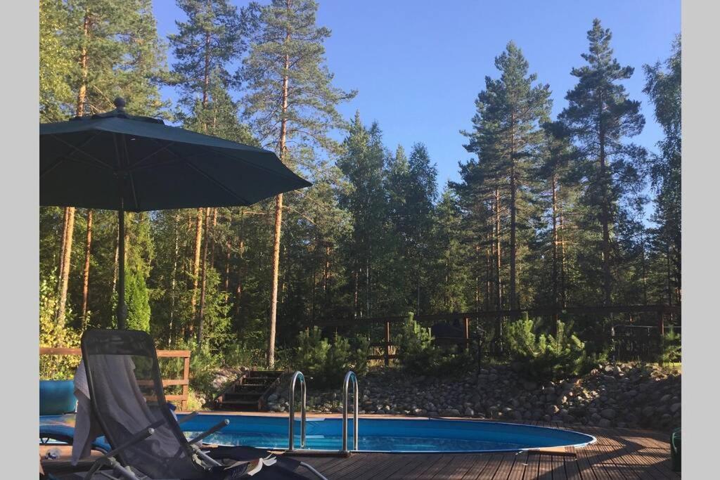 Sirpa'S Artistic Nuuksio Retreat With Heated Pool Villa Espoo Bagian luar foto