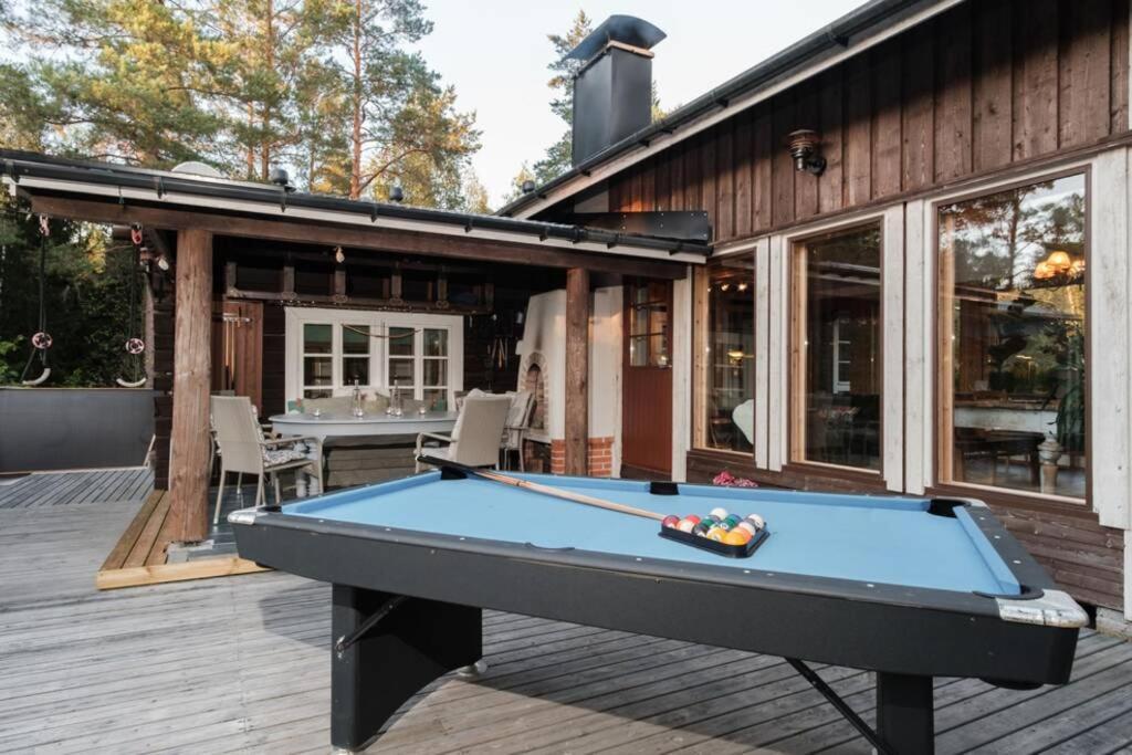 Sirpa'S Artistic Nuuksio Retreat With Heated Pool Villa Espoo Bagian luar foto