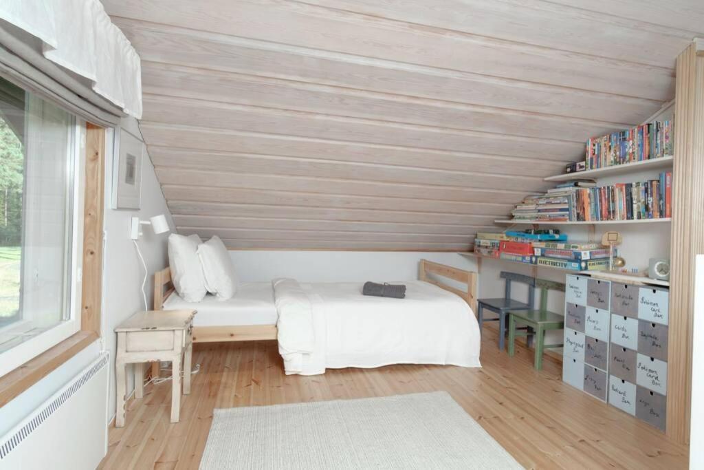 Sirpa'S Artistic Nuuksio Retreat With Heated Pool Villa Espoo Bagian luar foto