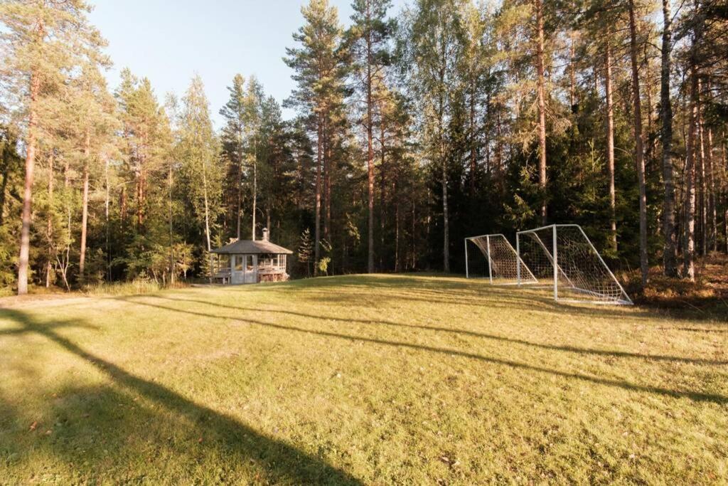Sirpa'S Artistic Nuuksio Retreat With Heated Pool Villa Espoo Bagian luar foto