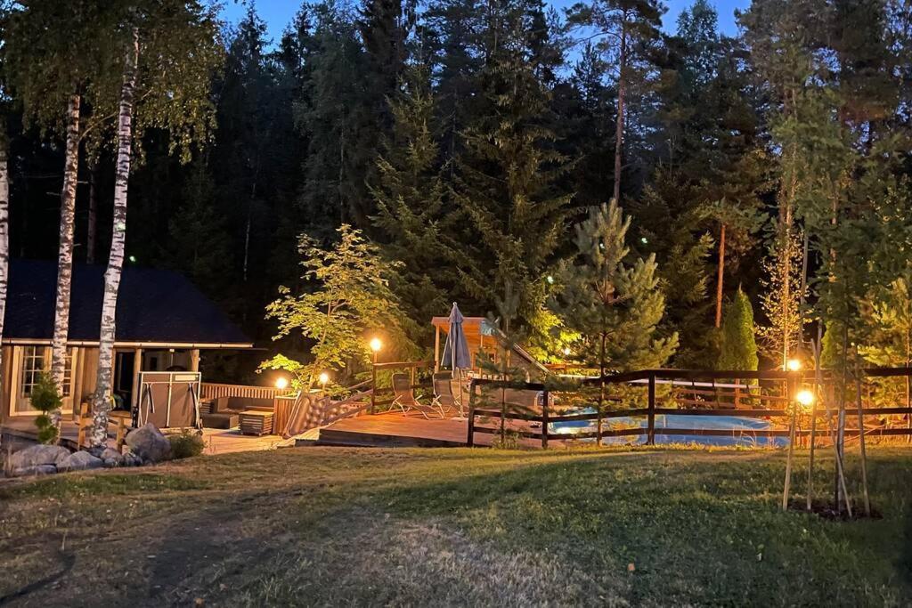 Sirpa'S Artistic Nuuksio Retreat With Heated Pool Villa Espoo Bagian luar foto