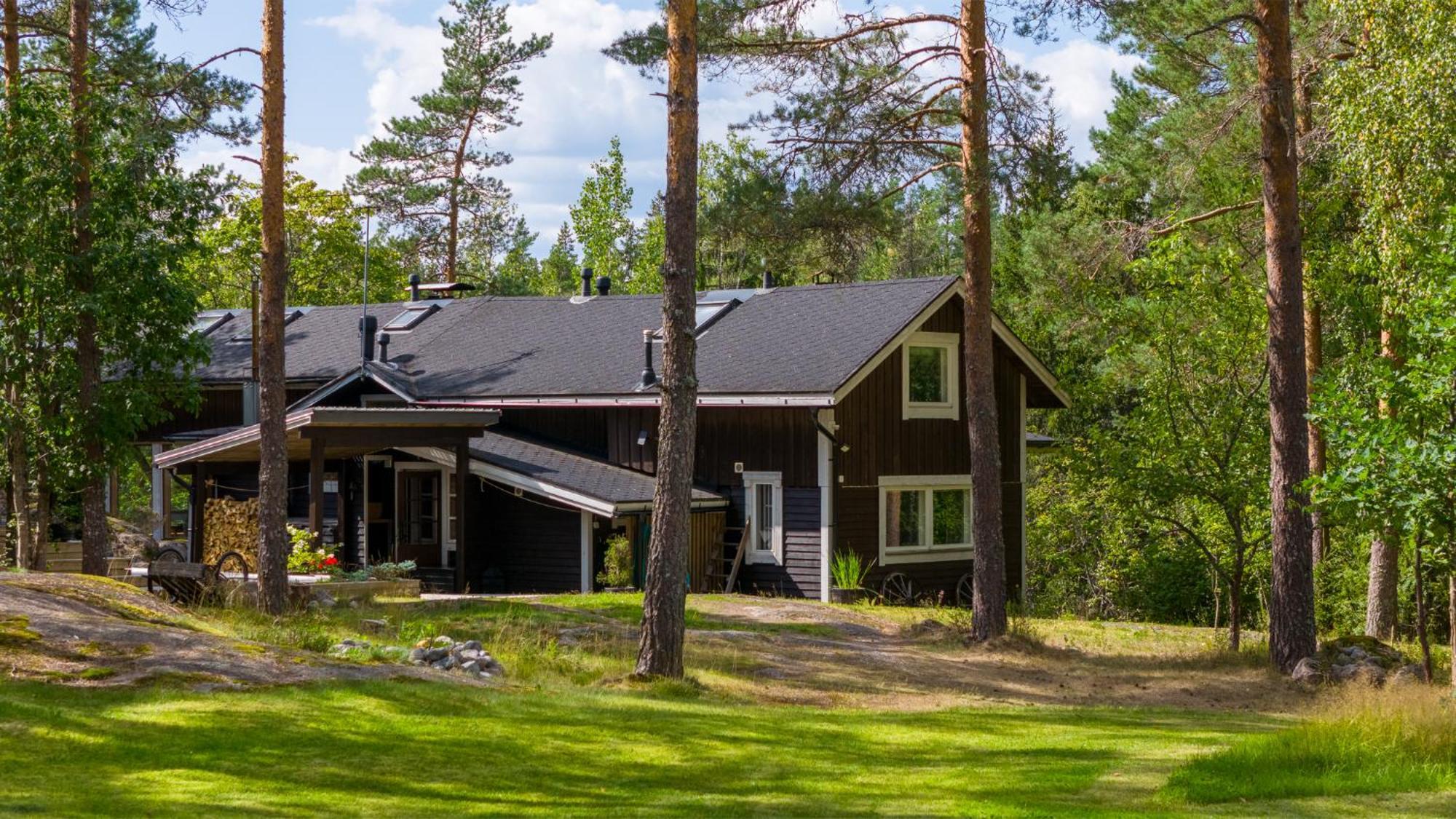 Sirpa'S Artistic Nuuksio Retreat With Heated Pool Villa Espoo Bagian luar foto