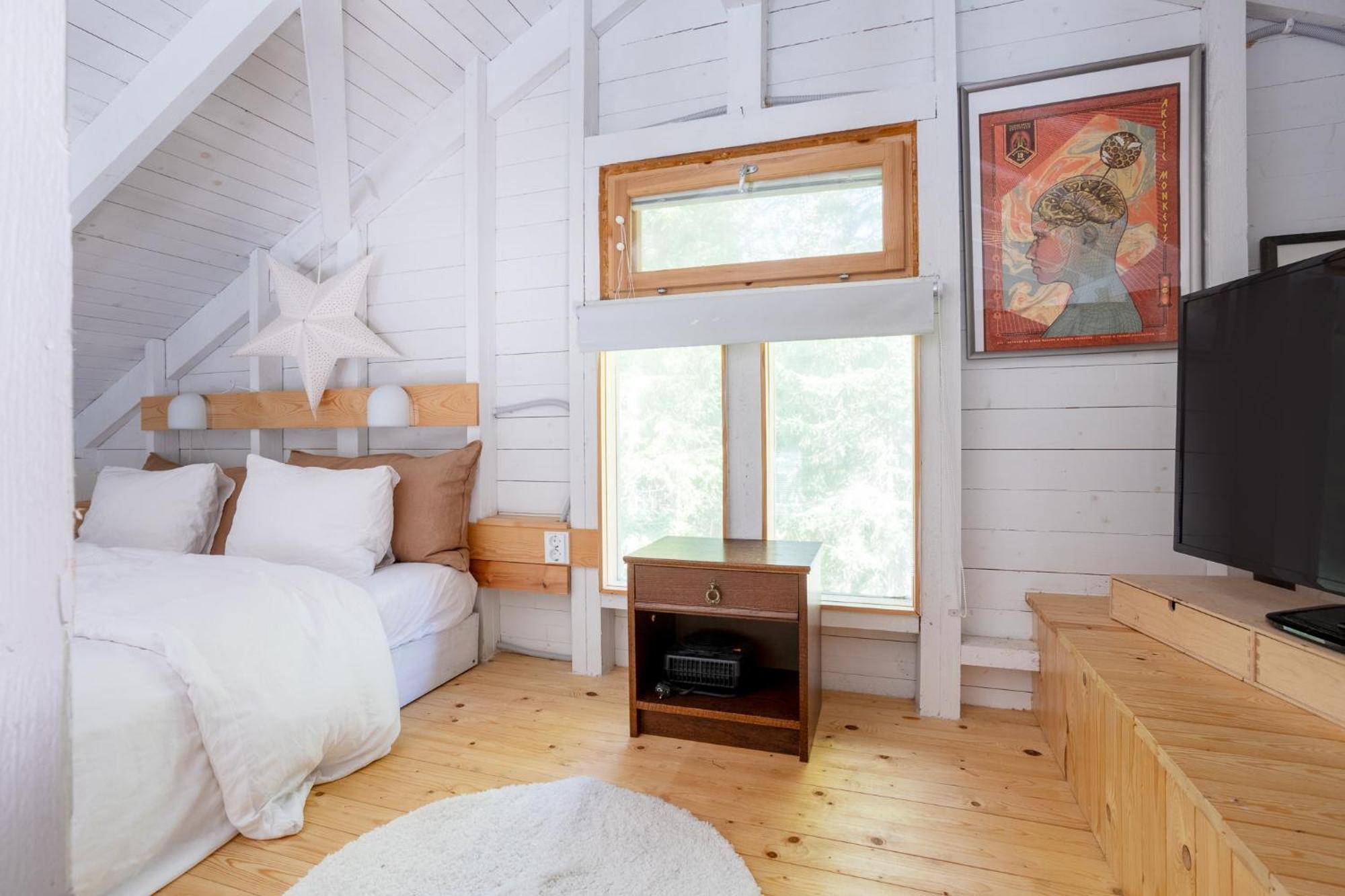 Sirpa'S Artistic Nuuksio Retreat With Heated Pool Villa Espoo Bagian luar foto